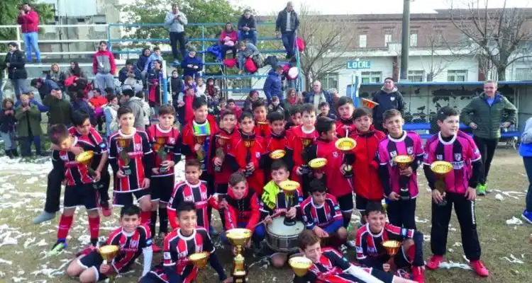 Los 44 preseleccionados por la Liga Infantil para el Provincial 2008 de San Nicolás