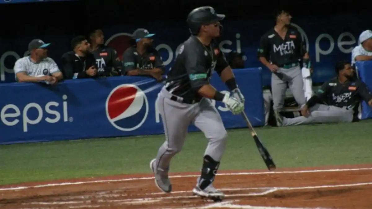 ¡TREMENDO SUSTO! Delincuentes atacaron con piedras el autobús de Bravos de Margarita para robarlos