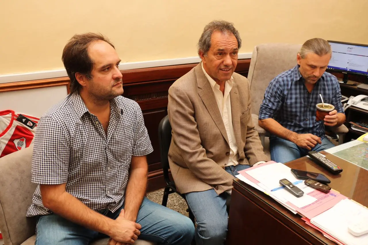 Scioli de recorrida por Navarro y Mercedes: Estuvo con Ustarroz, Wado de Pedro y Di Palma