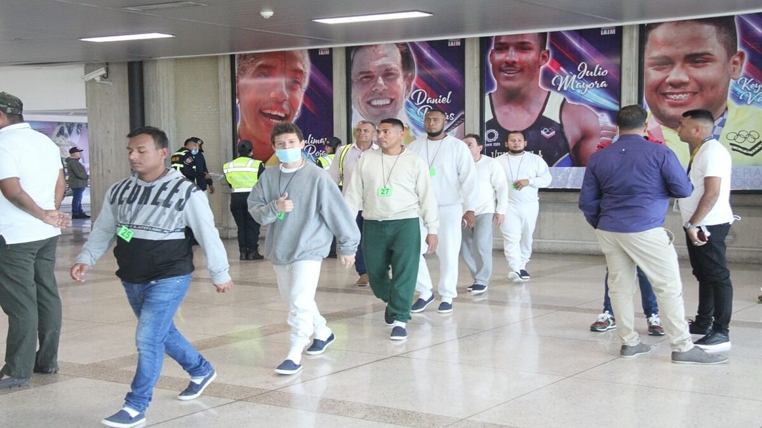 EN LA MADRUGADA: LLEGÓ TERCER VUELO CON REPATRIADOS desde EE.UU.