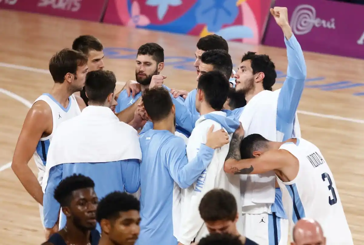 Argentina aplastó a Estados Unidos y se metió en la final