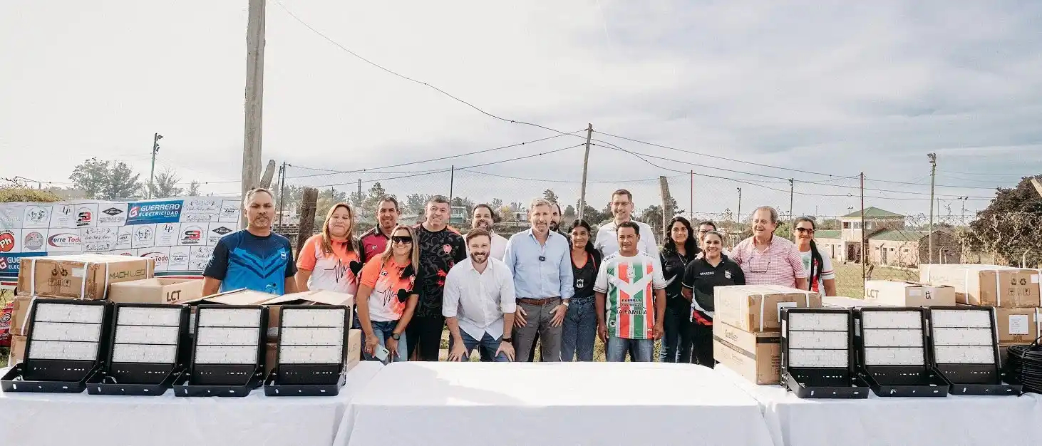 El gobierno provincial entregó luminarias y aportes a tres clubes de Concordia