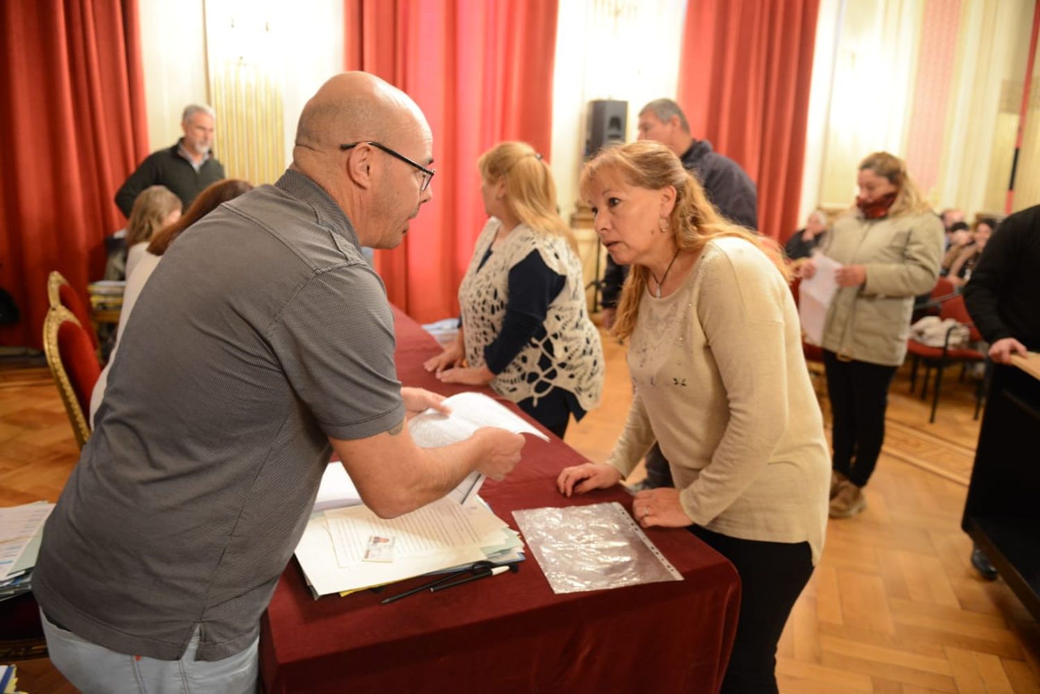 Firma de escrituras de Provincia y Municipio