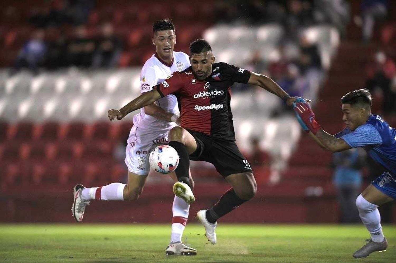 Copa de la Liga Profesional: Colón empató con Huracán en Parque Patricios