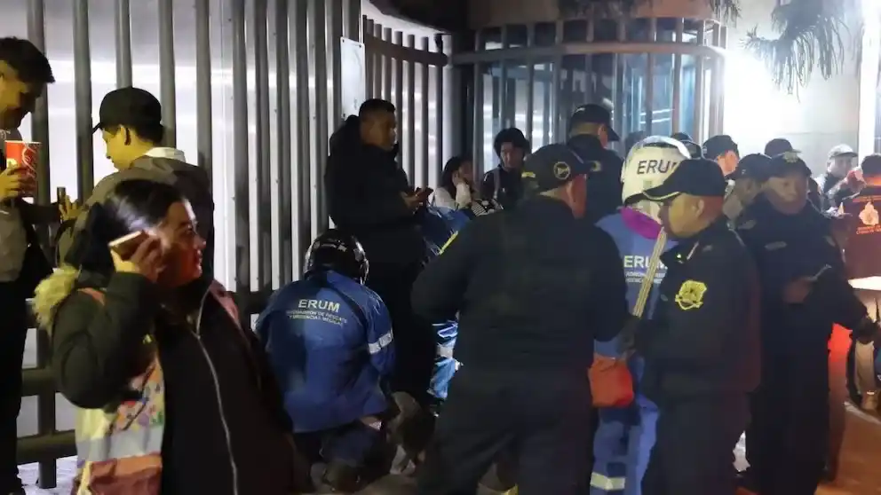 Paramédicos y cuerpos de emergencia atendieron a las víctimas en la colonia Juárez, donde la multitud se concentró tras la victoria de la Selección mexicana. Foto: Galo CAñas/Cartoscuro.com