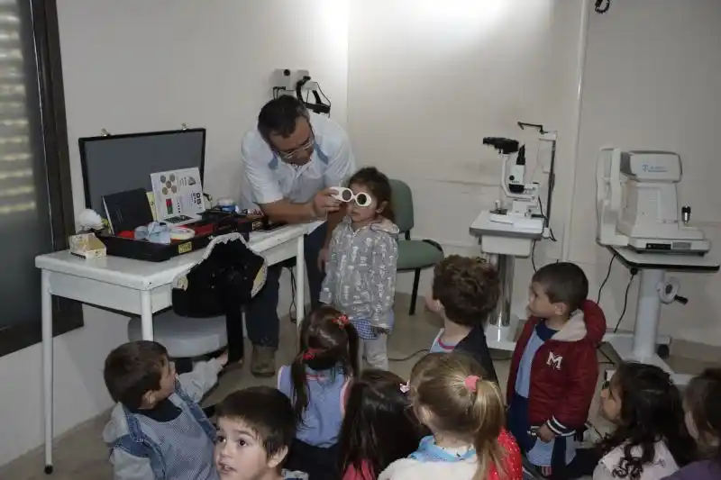Charla sobre oftalmología en el Hospital San Cayetano