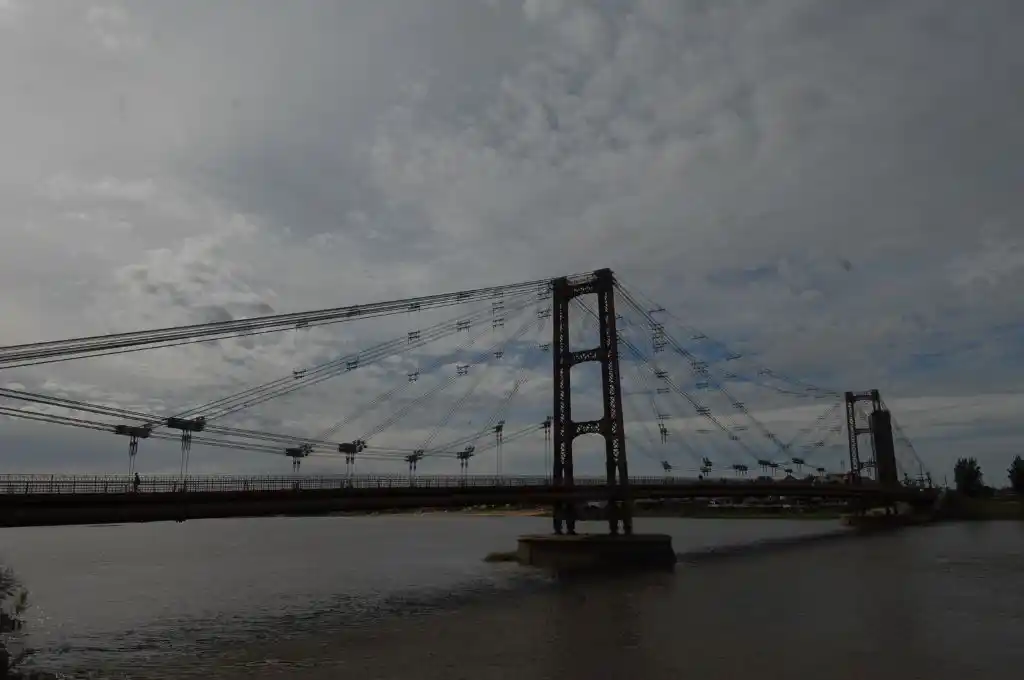 Lunes con cielo nublado en la ciudad de Santa Fe