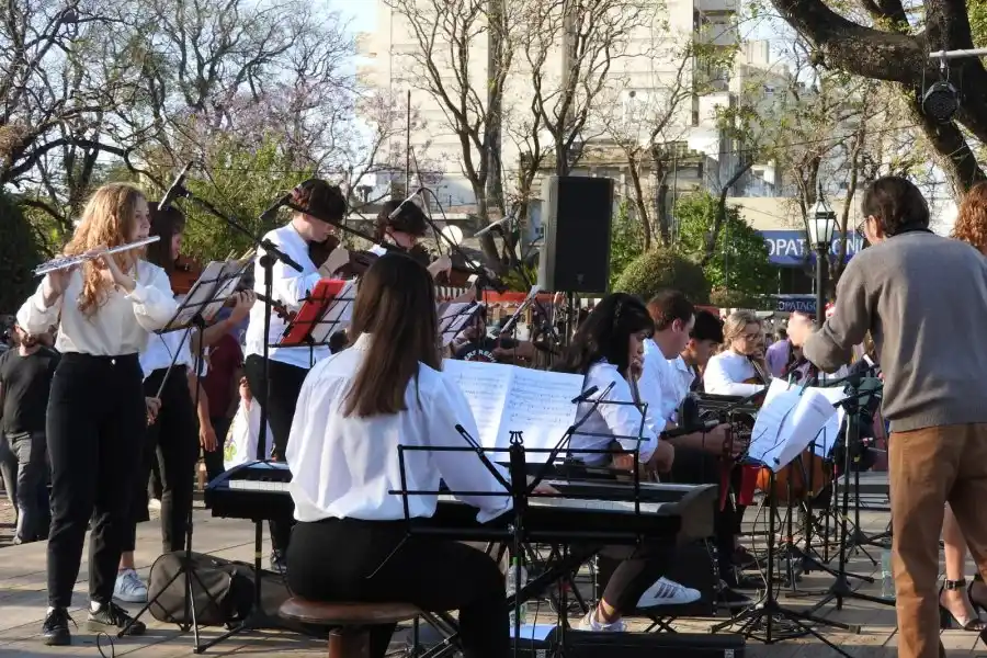 Se viene: imperdible homenaje a Charly García de la Escuela Municipal de Música "Remo Pignoni"