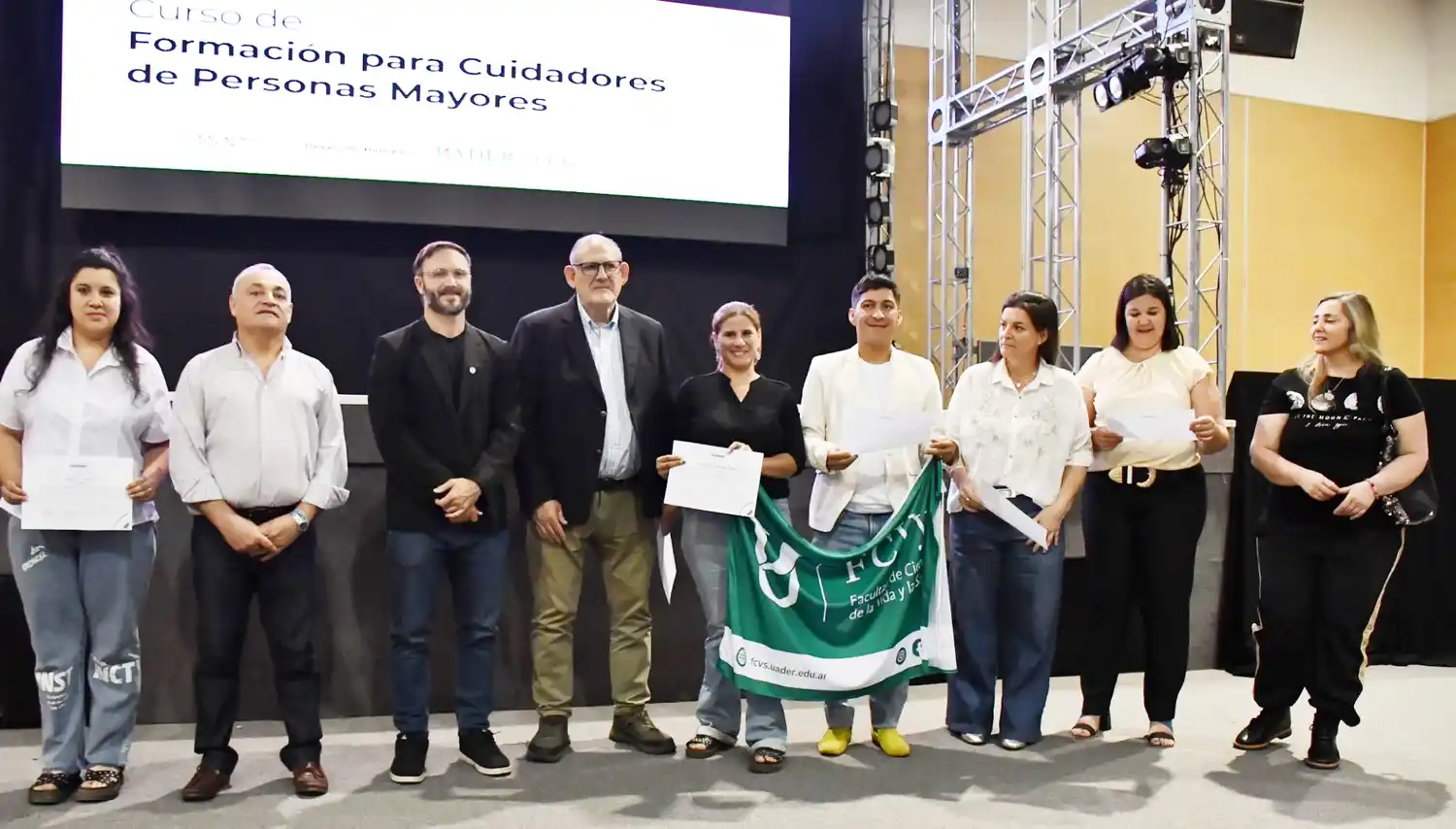 La municipalidad realizó la entrega de certificados a más de 350 participantes de cursos y programas de formación