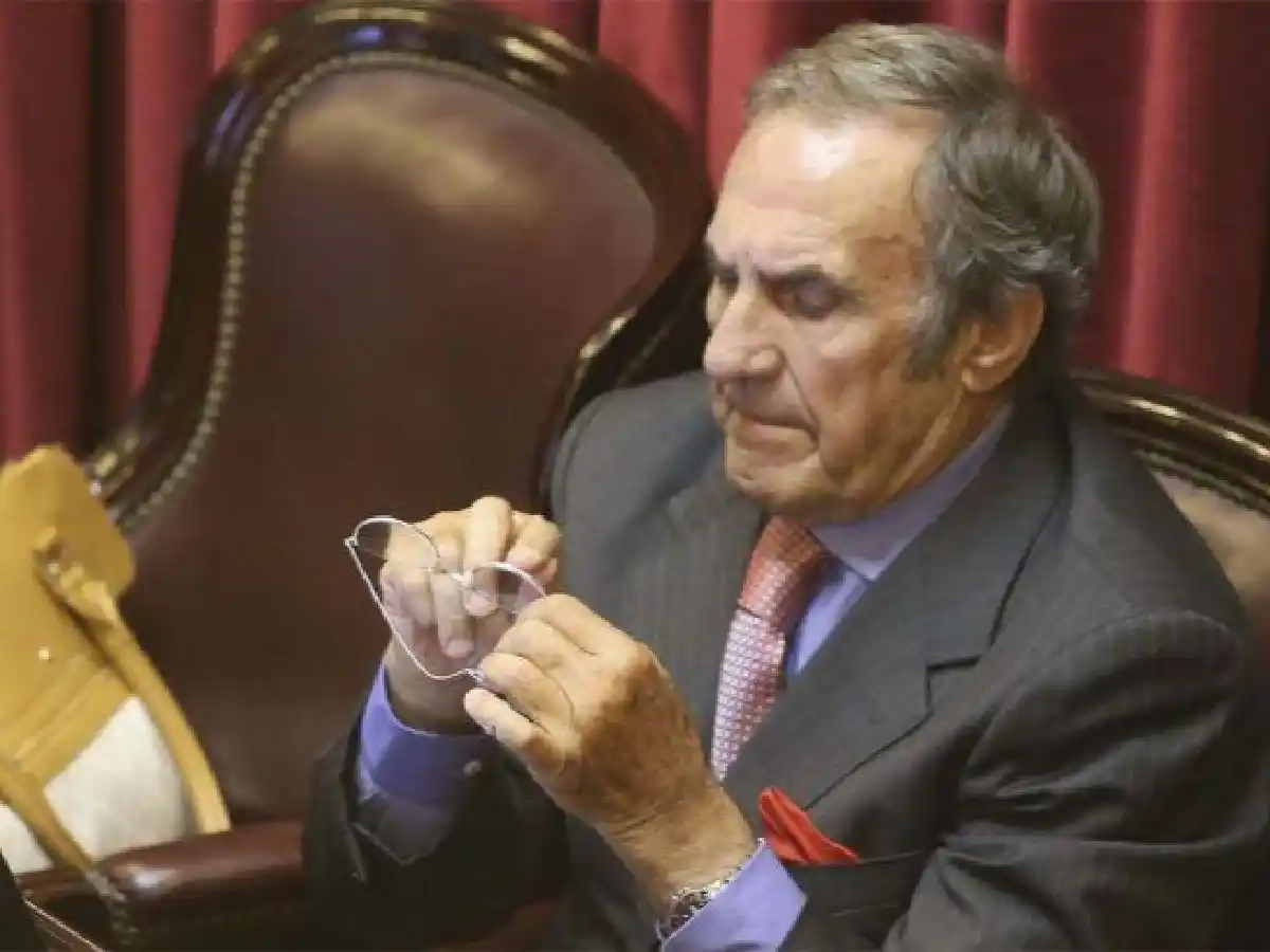 Sobrino de Reutemann marca que la situación de su tío es "crítica" pero sigue con vida