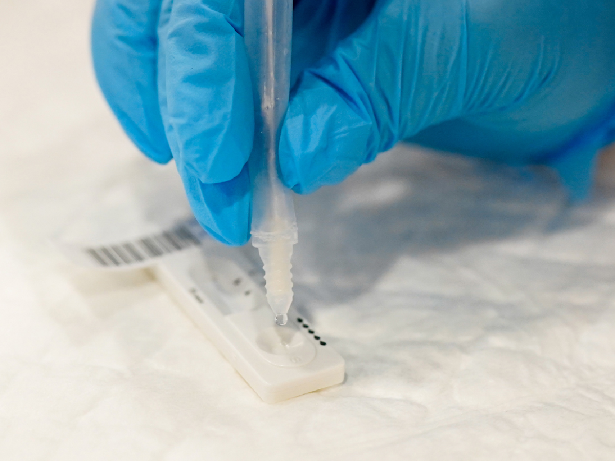 Detienen en Córdoba a dos bioquímicas sospechadas de entregar falsos certificados de coronavirus