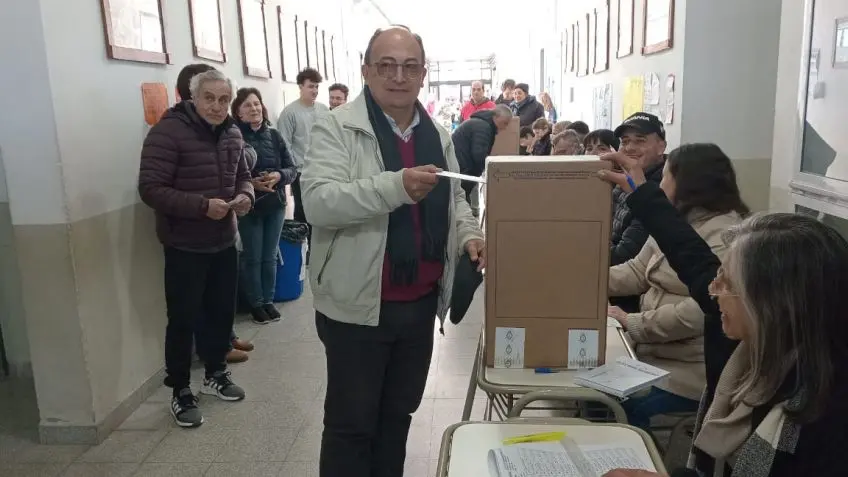 Salomón, al votar en Saladillo