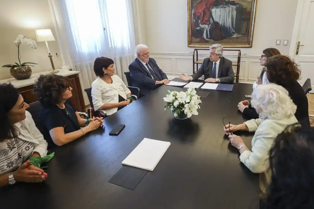 Fernández y los funcionarios delinearon las primeras medidas