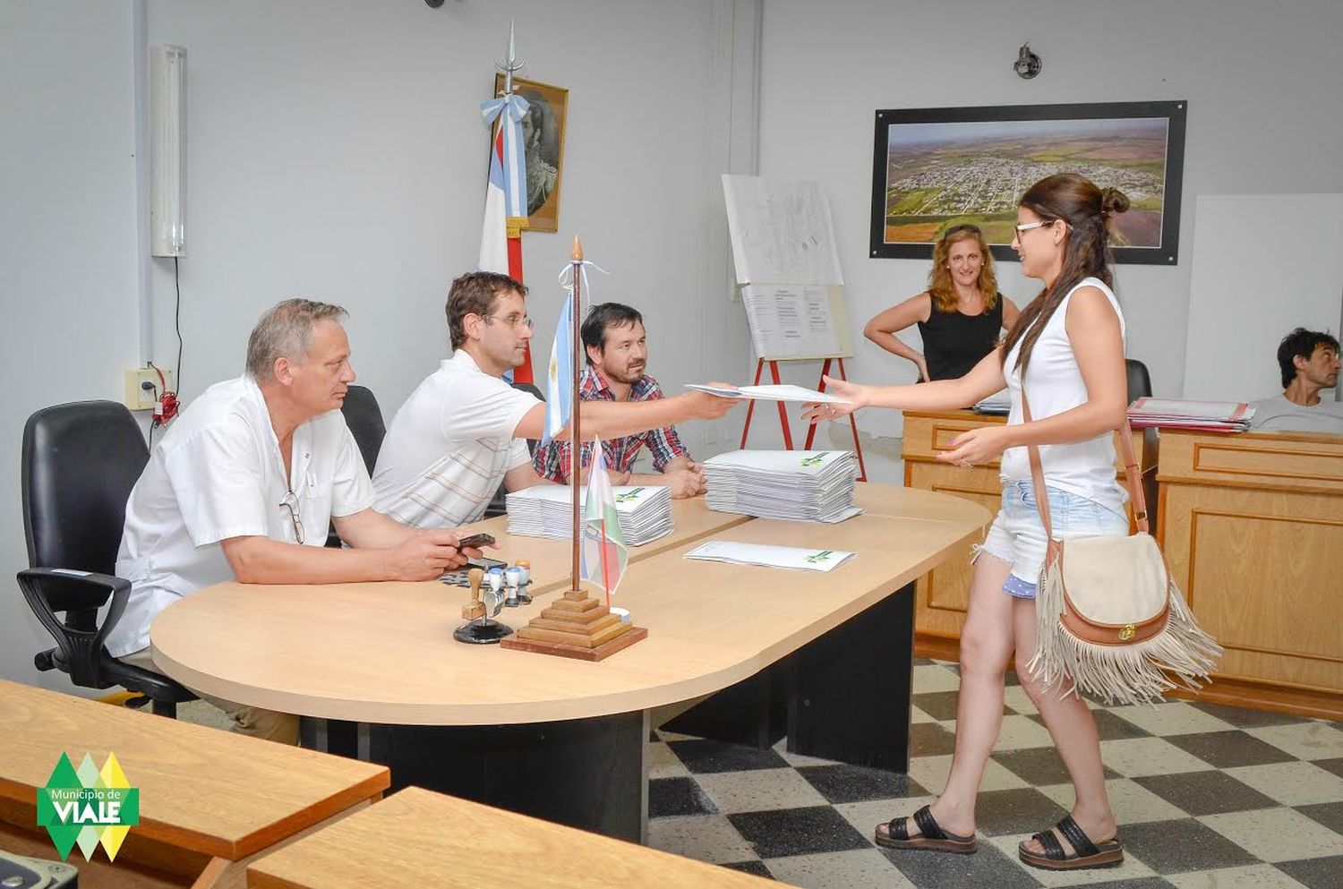 En Viale firmaron el convenio con las primeras 60 familias del círculo cerrado de viviendas