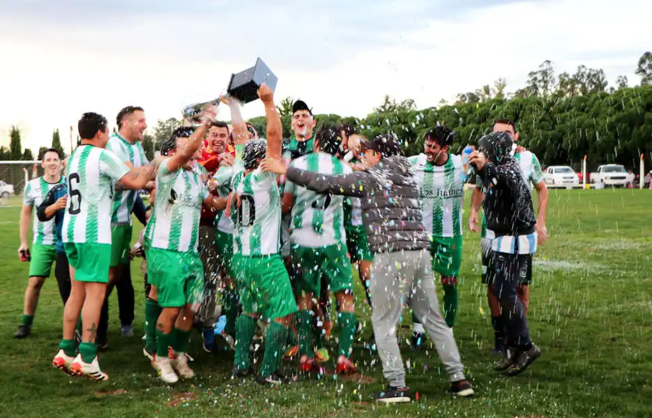 Los Juanes campeón amateur
