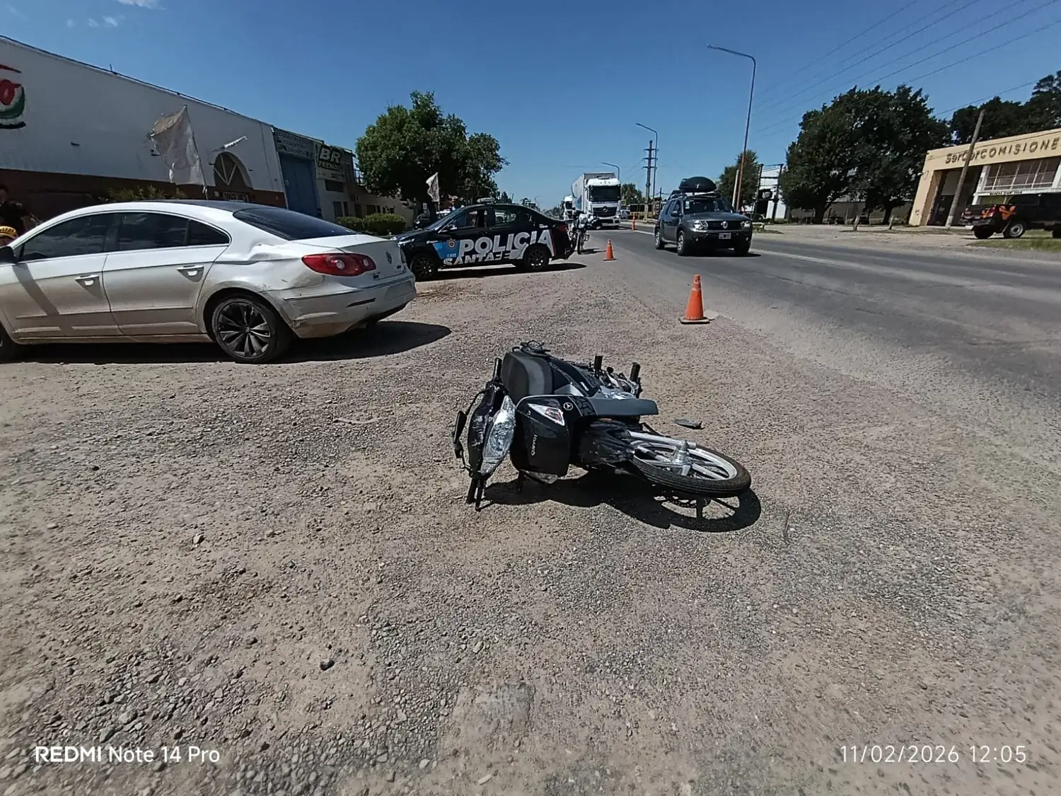 Siniestro vial con un motociclista lesionado.