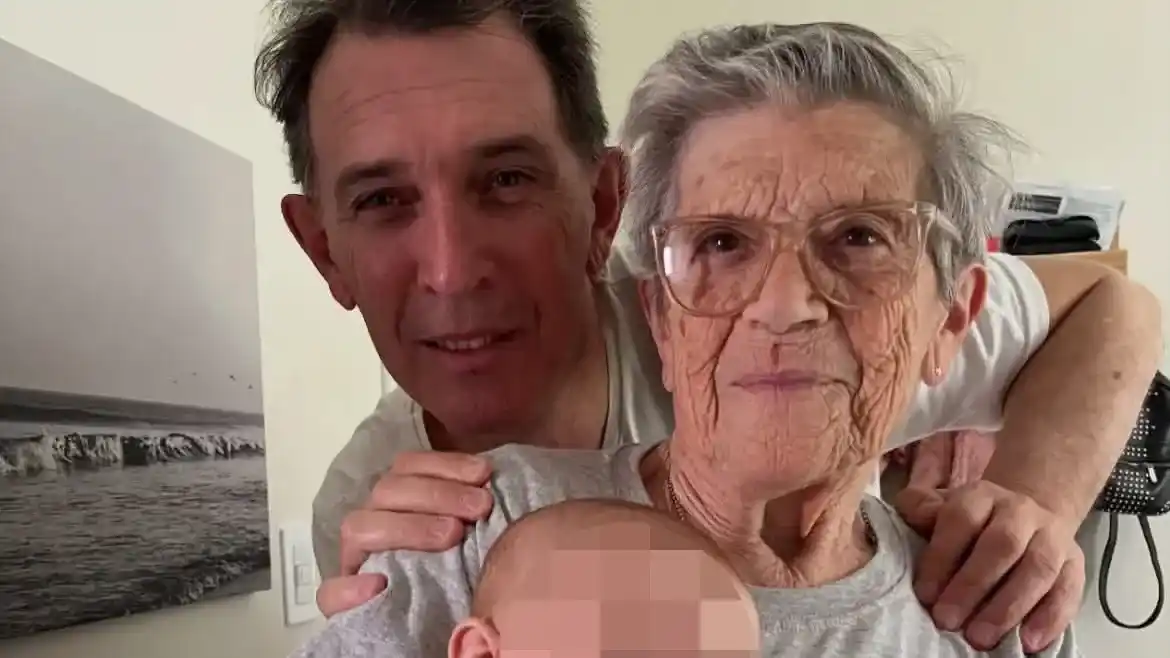 El exfutbolista. Luis Eduardo “Paco” Sánchez publicó en Facebook esta escena junto a su mamá, Delia Mercedes Romero