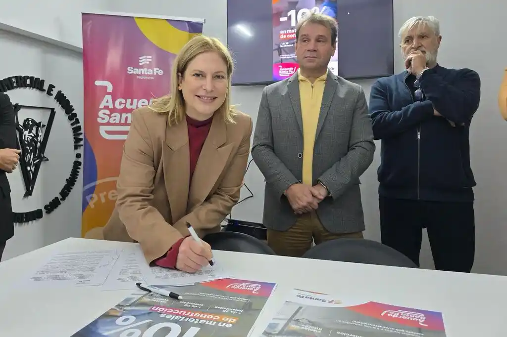 La vicegobernadora participó de la presentación en Gálvez del programa que ofrece 10 % de descuento y cuotas sin interés para materiales de construcción.