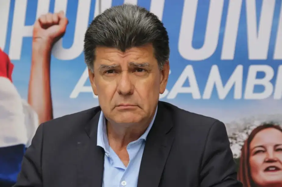 Efraín Alegre, líder de la coalición de centroizquierda.