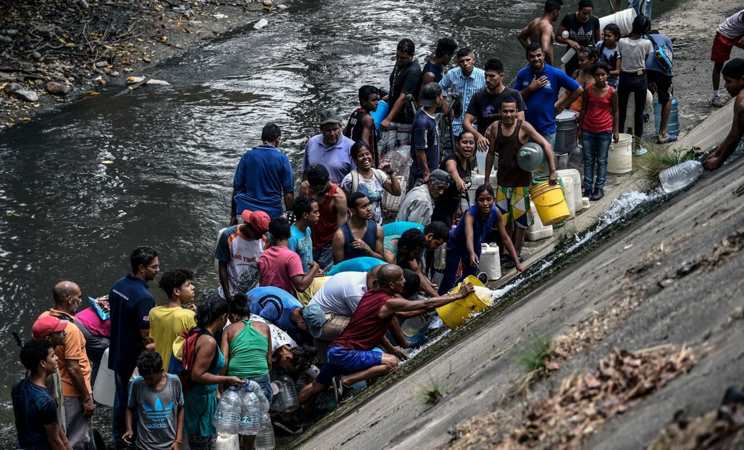 “MARRÓN TURBIO”: Más del 60% de Caracas no recibe agua y cuando llega está sin potabilizar