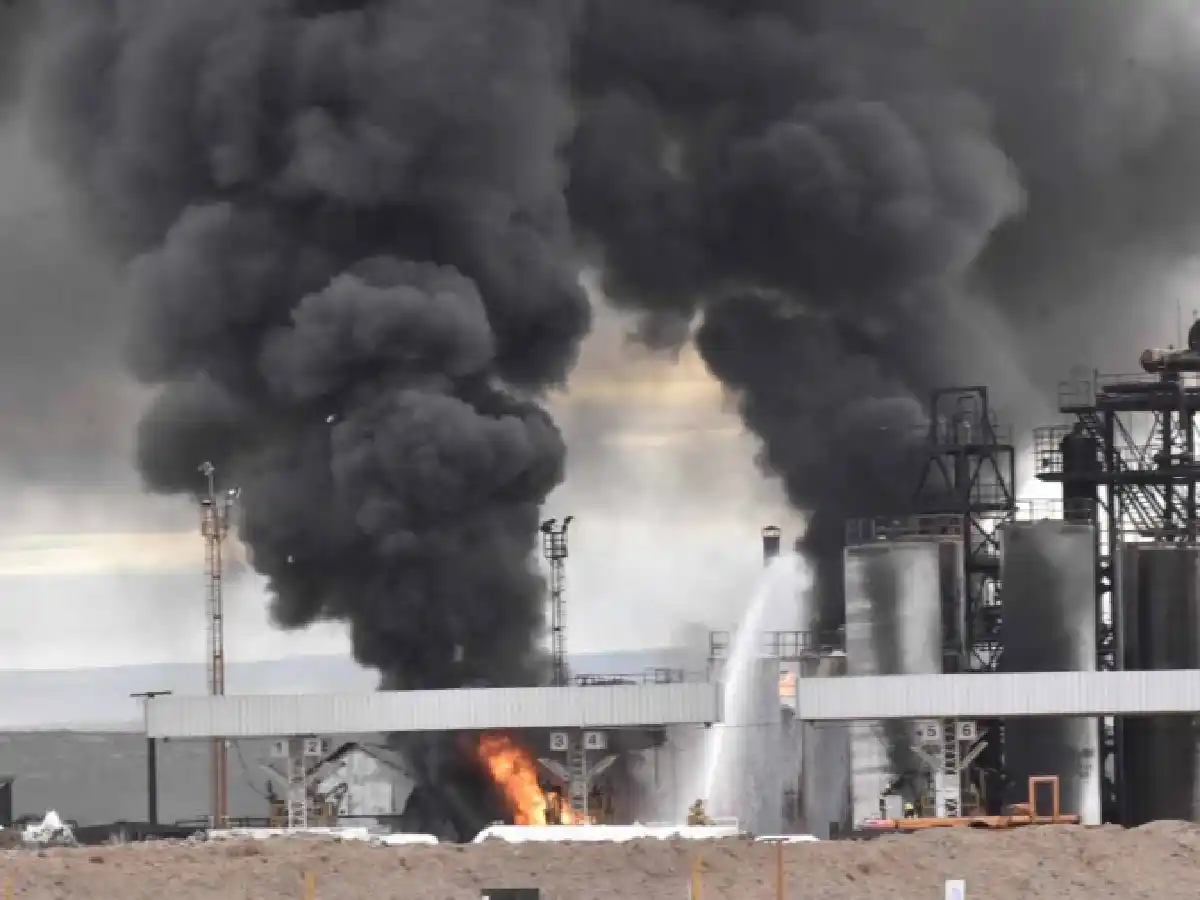 Neuquén: al menos tres muertos por la explosión de un tanque en una refinería de Plaza Huincul
