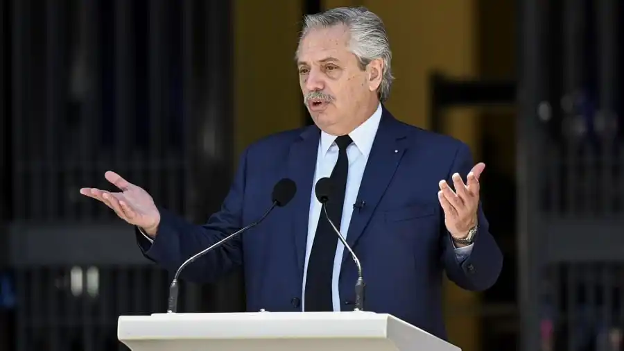 «La inflación en la Argentina es un mal endémico», dijo el Presidente desde Francia