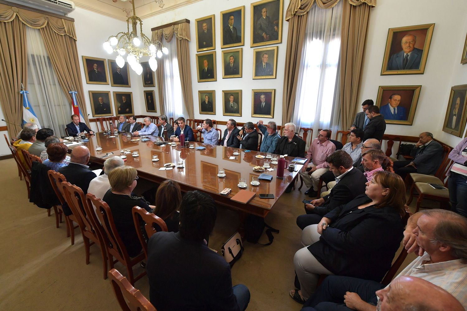 Intendentes justicialistas expresaron su preocupación por el aumento de la tarifa eléctrica