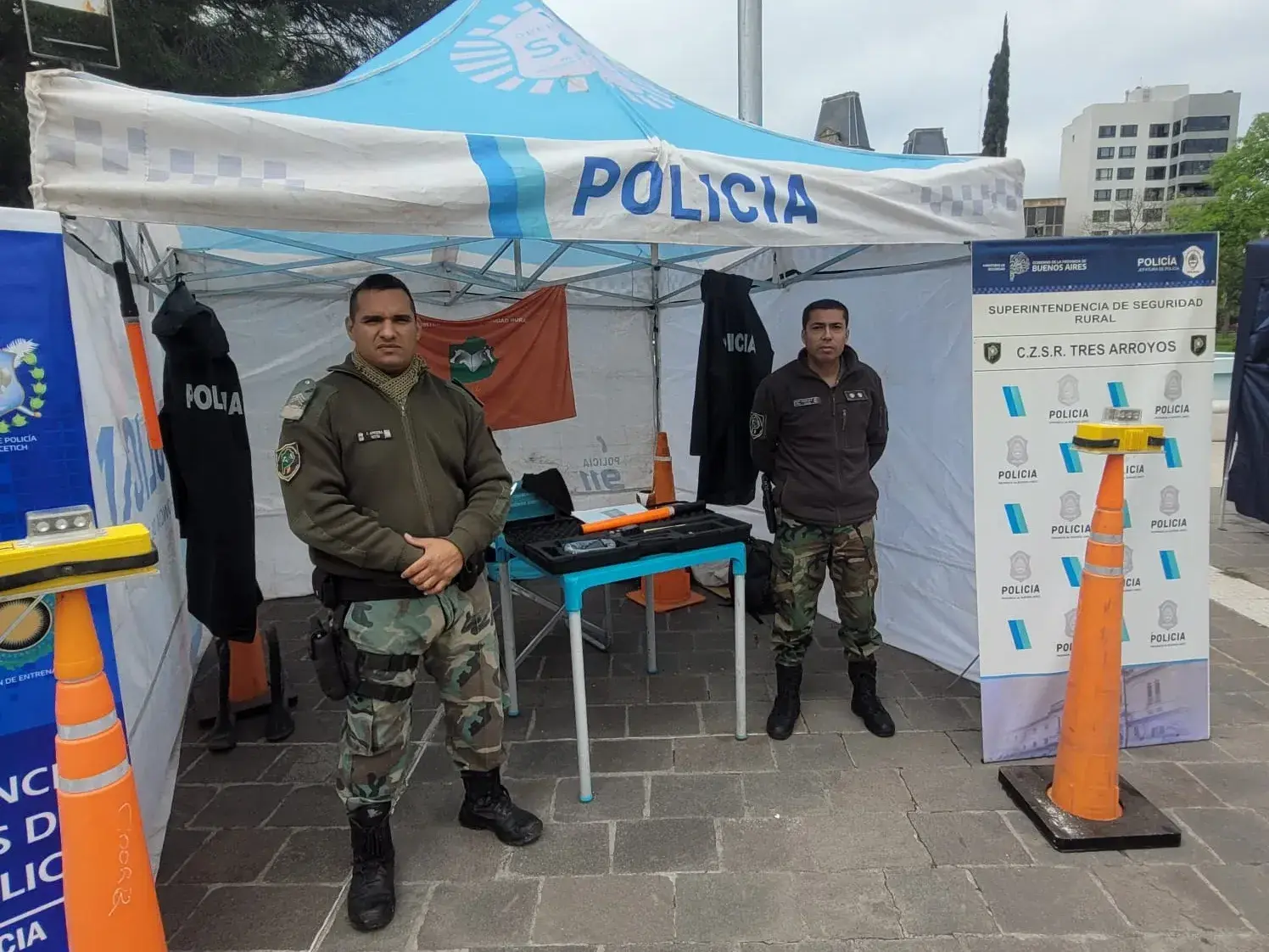 La Policía Bonaerense presenta sus especialidades con una muestra itinerante en la Plaza San Martín