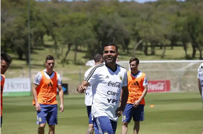 Scaloni confirmó un equipo con cambios de nombres y esquema