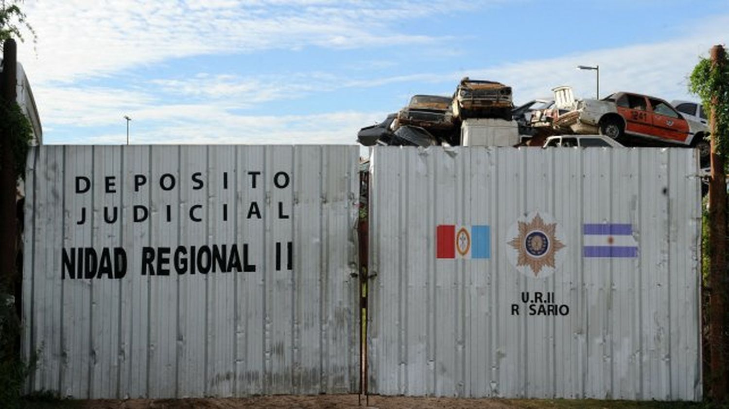 Fueron detenidas 17 personas mientras desmantelaban autos