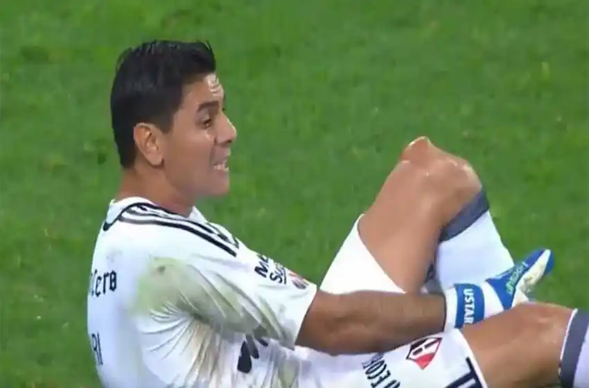 Oscar Ustari sufrió una dura lesión