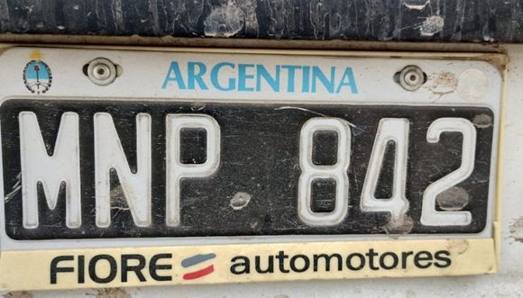 Buscan patente de una camioneta
