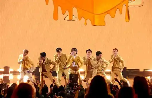 BTS y Bad Bunny triunfan en los premios AMA