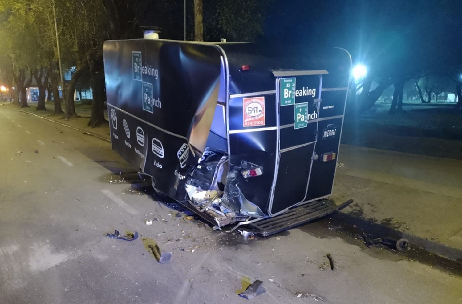 Borracho, agresivo y sin papeles: chocó contra un food truck