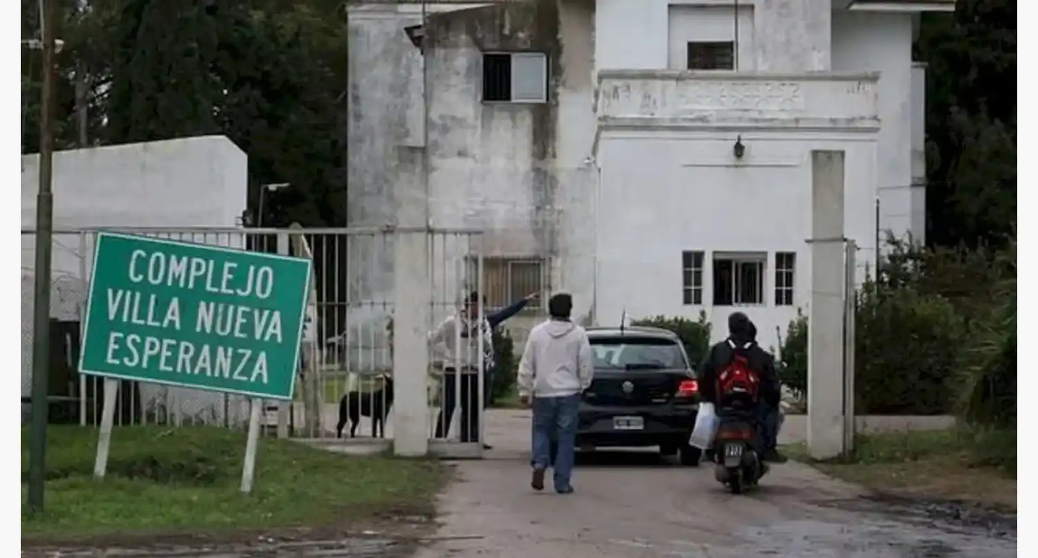 Los adolescentes se fueron corriendo del lugar y son buscados intensamente por las autoridades.