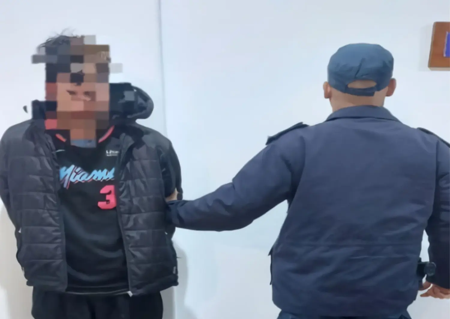 El joven fue aprehendido y trasladado a la Comisaría.