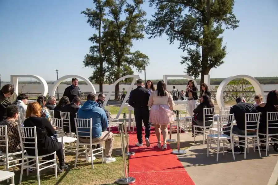 En Rosario, Provincia comenzó con la celebración de casamientos en espacios públicos municipales