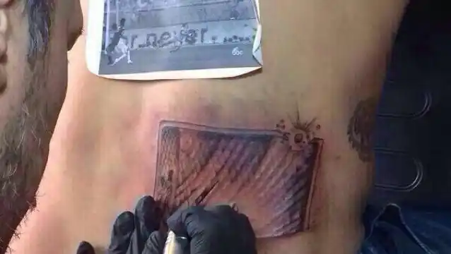 Imperdible: Pinilla se tatuó para recordarse por qué no es un ídolo
