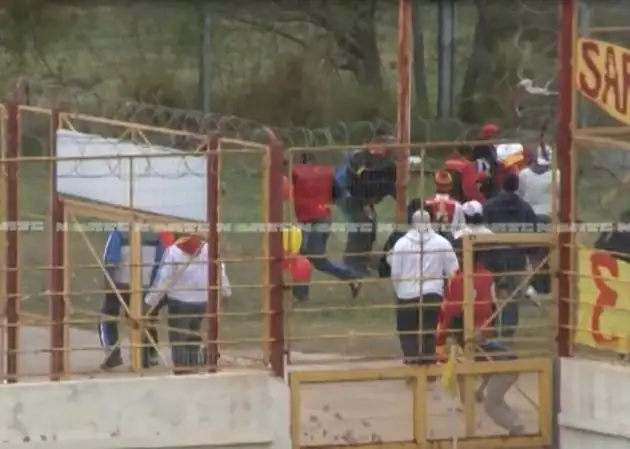 Un muerto en una batalla entre dos facciones de la barra de Sarmiento 