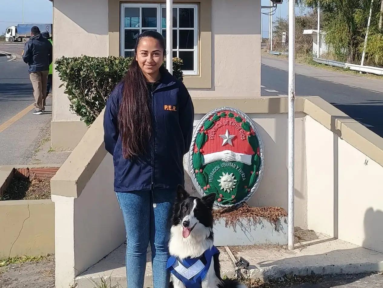 Agustina Correa junato a su compañera Mía