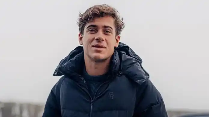 Franco Colapinto, a los besos con una reconocida cantante