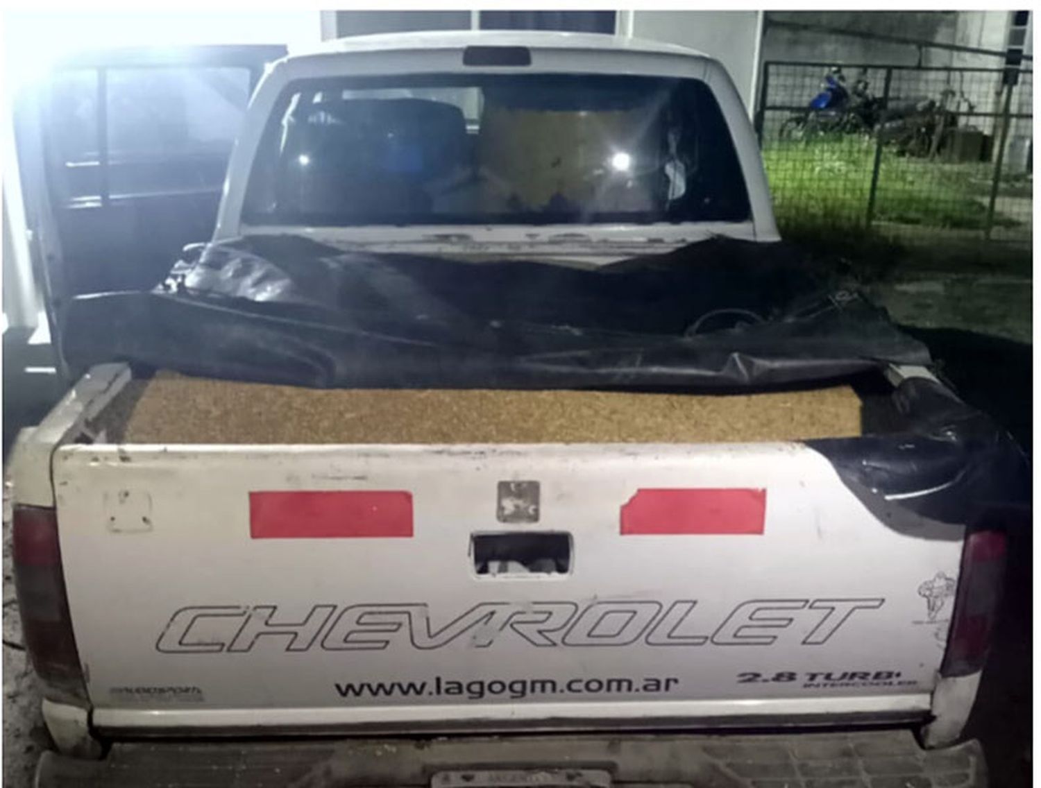 La camioneta robada a turistas la usaron para sustraer carne y cereal