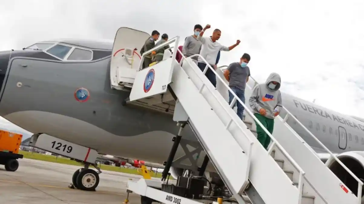 Más de 2.000 colombianos regresaron deportados a su país desde EE.UU. en el último mes