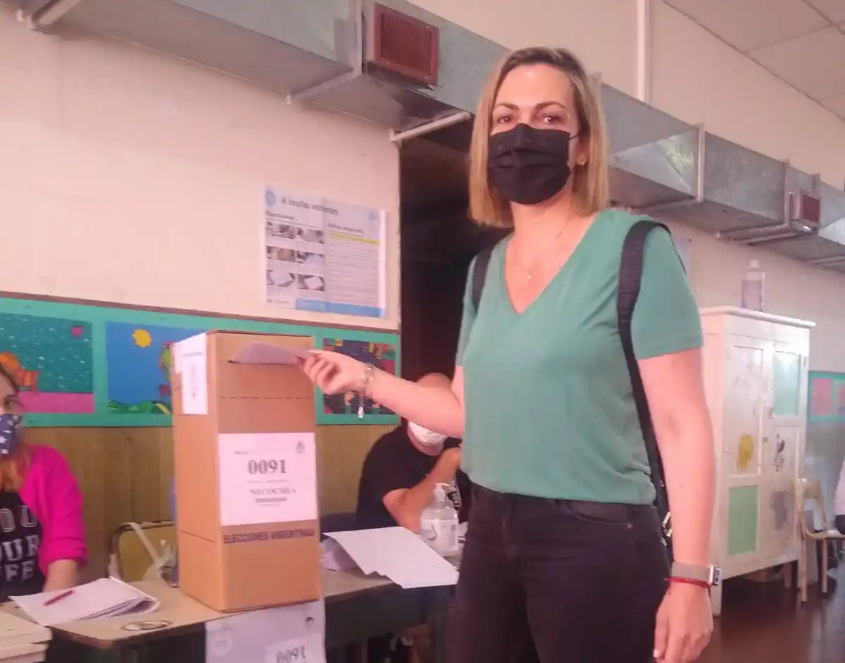 La foto de candidatos a concejales votando