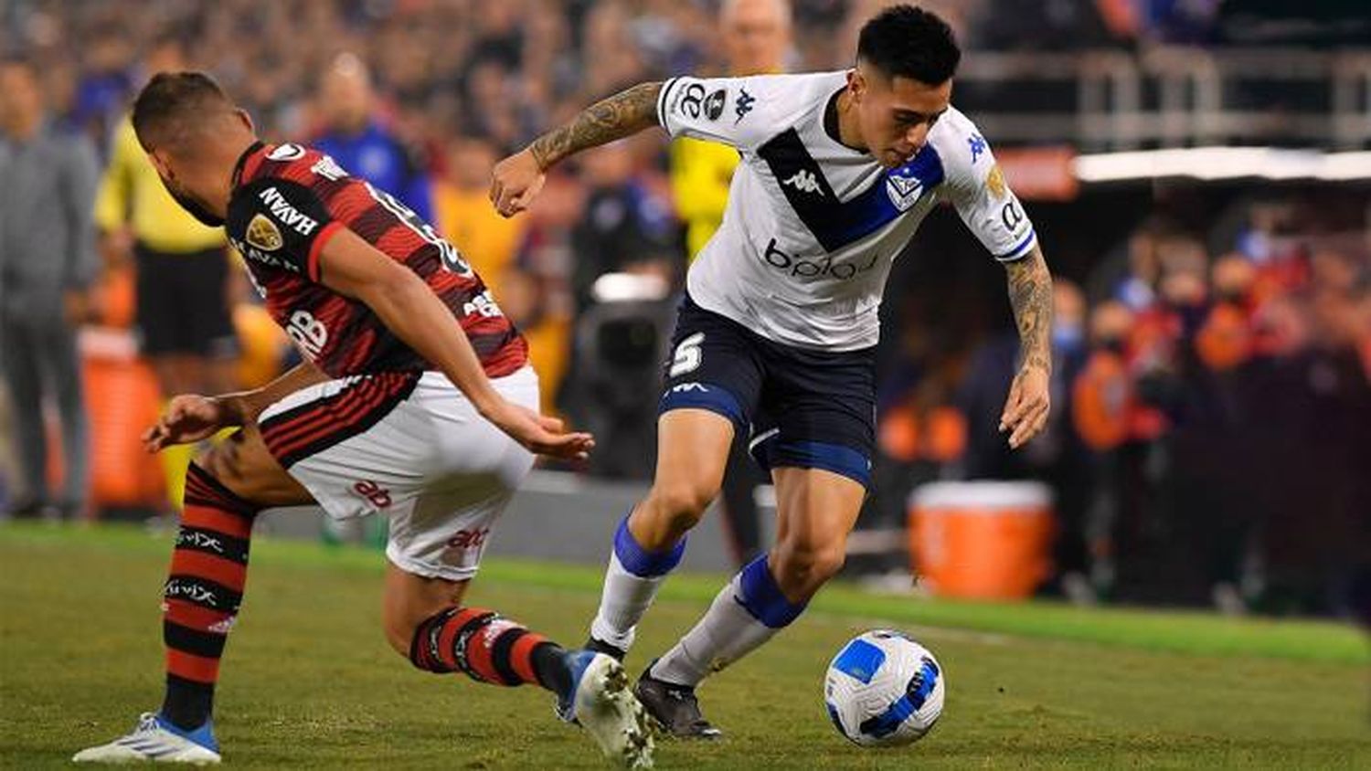 Flamengo venció 4-0 a Vélez en Liniers por la ida de las  semifinales de la Libertadores