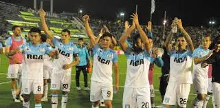 Racing se consolidó en lo alto de la Superliga