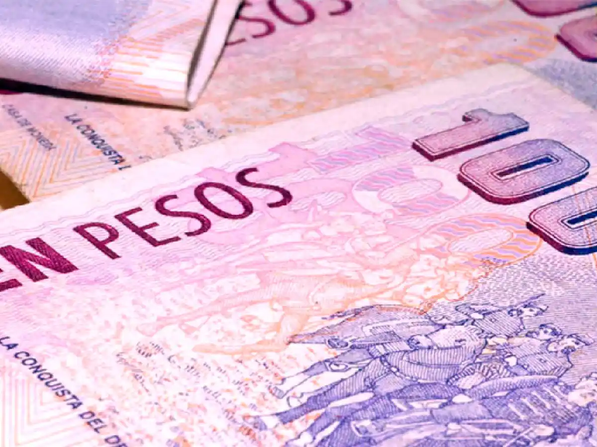 Nuevos casos de estafas con el cuento del tío del cambio de billetes de $100 