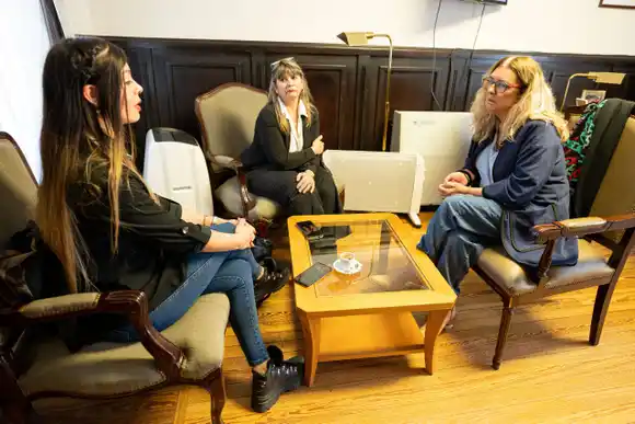 Cinco mujeres policías denunciaron a comisarios de la Bonaerense por abuso sexual: Senadora recibió a una víctima