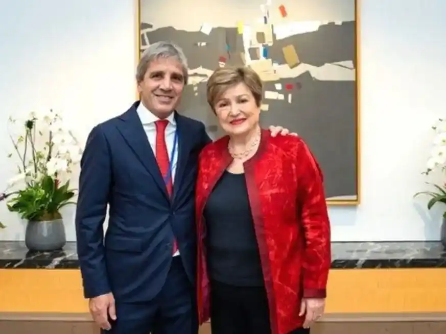 La reciente aprobación del FMI se dio tras la visita de Caputo a Washington, donde se reunió con la Georgieva y retrataron el encuentro en redes.