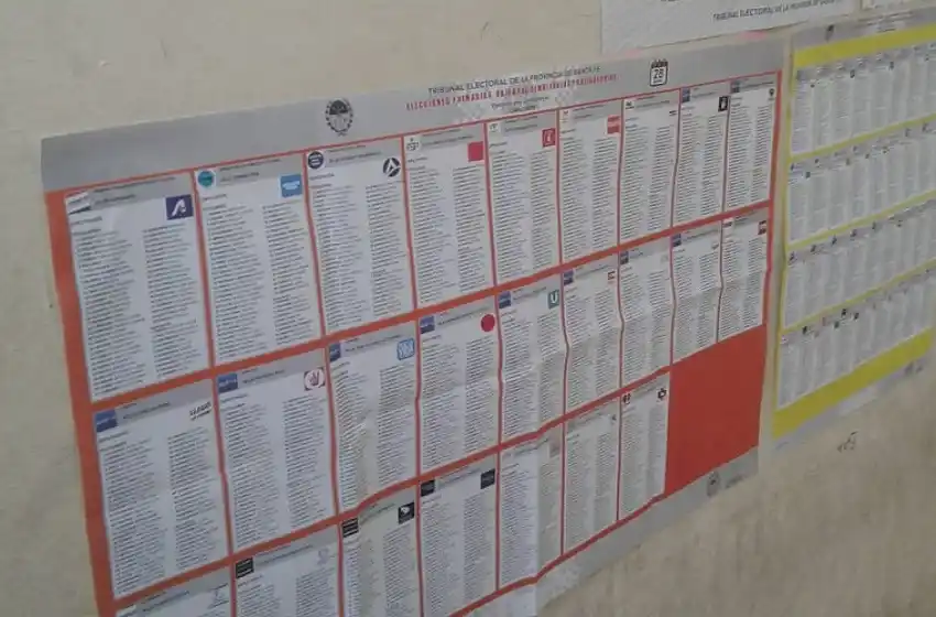 Numerosas quejas por las diminutas letras de las listas a diputado y concejal